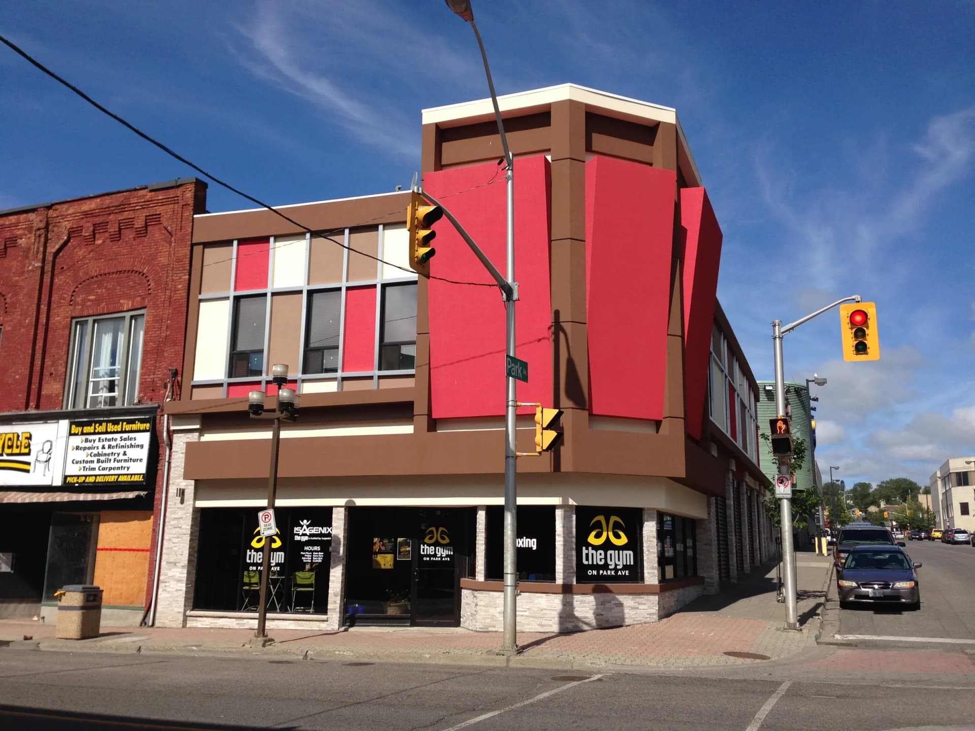 Front corner view of the commercial building at Cumberland Street and Park Avenue in Thunder Bay